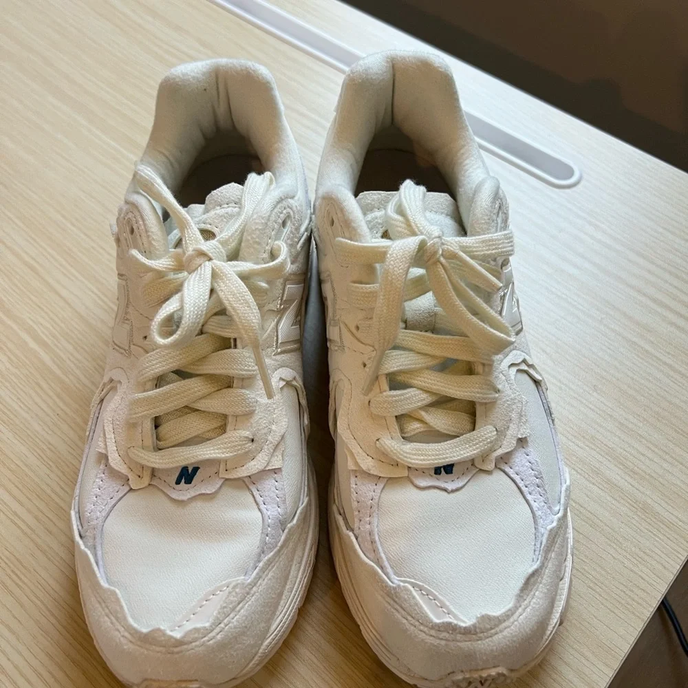 New Balance 2002 R - Picture 2 of 5